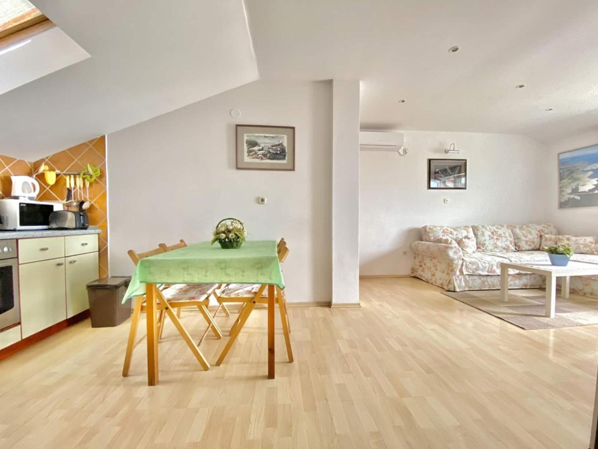 Family Apartments Viva Close To The Beach Veglia Exterior foto